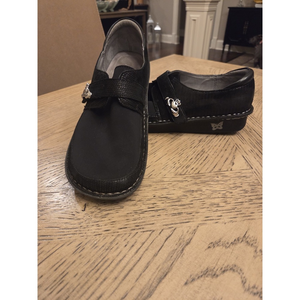 Alegria Clogs lightweight slip on Clogs Women's size 40 US 9.5-10 Black